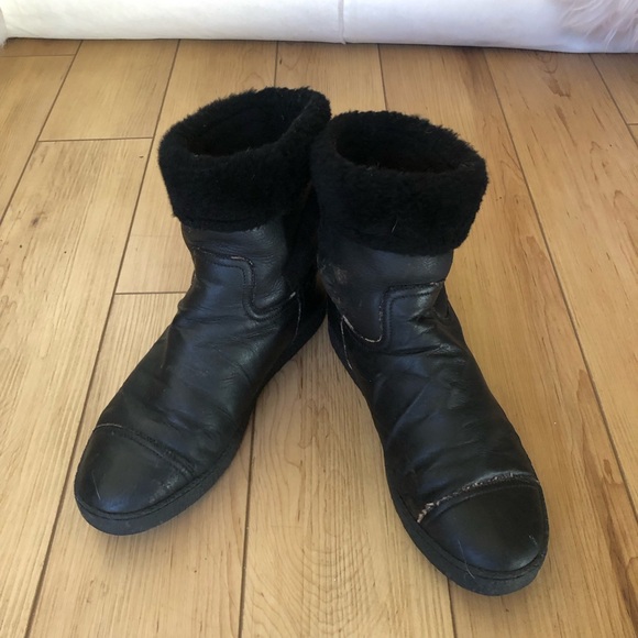 Chanel shearling boots 39.5 US 8.5 - Picture 10 of 10